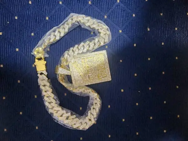 Cuban Link Chain With Iced-out Diamondd Encrusted Pendant